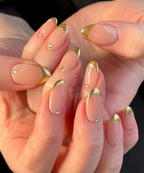 Gold Nail Art Is Trending Just In Time For Summer Gel Nails Golden