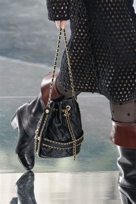 Chanel Bag on the Fall/Winter 2020 Runway | Chanel Bags, Shoes, and Jewelry on the Fall 2020 ...