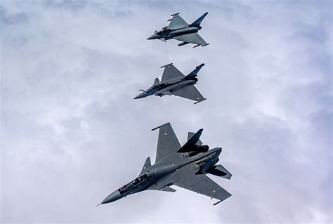 Indian Air Force Sukhoi Su-30MKI and Dassault Rafale EH fighter ...