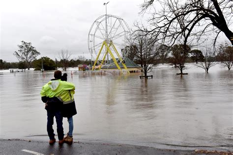 Thousands evacuate from ‘dangerous’ Sydney floods - LiCAS.news | Light ...