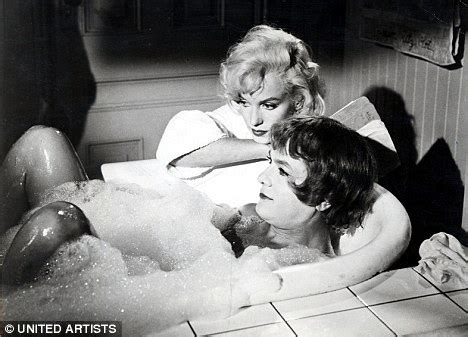 Never Seen Before Pictures Of Marilyn Monroe On Set Of Some Like It Hot Revealed Daily Mail Online