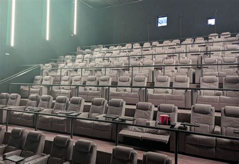 De la primera sala de cine VIP del país a aperturas en los dos ...