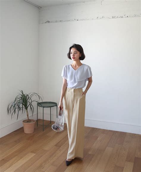 Gam nude không hề khó mặc trái lại còn rất dễ mix đồ và diện lên nữ tính trang nhã vô cùng