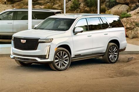 2021 Cadillac Escalade vs. 2020 Rolls-Royce Cullinan