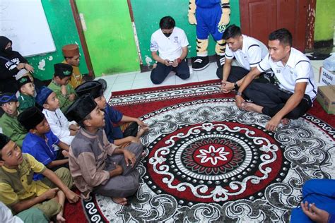 Sauyunan Pada Hut Ke Pt Pbb Persib Berbagi Dengan Anak Anak Panti