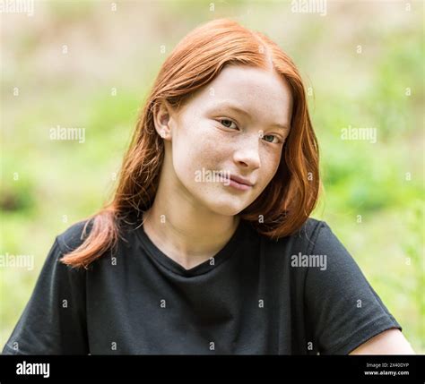 Fille rousse 12 ans Banque de photographies et dimages à haute