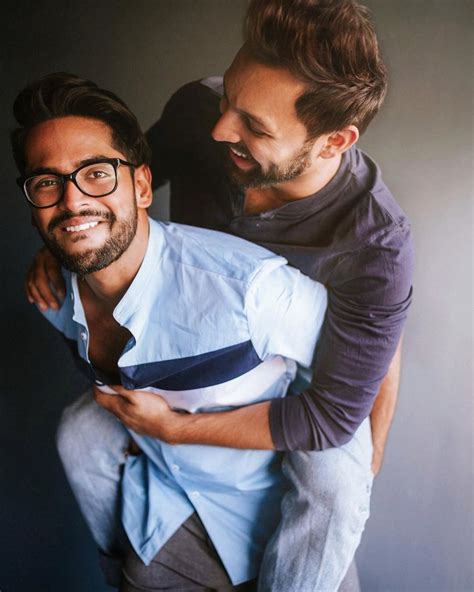 Gay Indian Couple Holds A Traditional Wedding Ceremony In A Hindu Temple And Their Photos Go