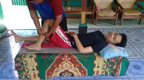 Traditional Massage Bagian Kaki Dan Punggung Pegal Dan Kaku Youtube