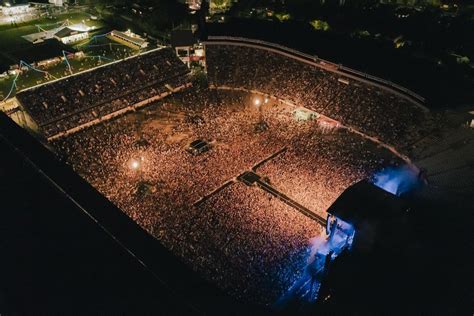 Concert for 50,000 people in New Zealand – Kimdeyir