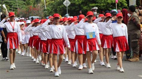 Peserta Tingkat Sd Meriahkan Lomba Gerak Jalan Semarak Hut