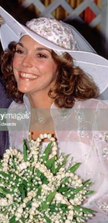 Pin On Karen Carpenter Karen Carpenter Wedding Dresses Lace Hollywood