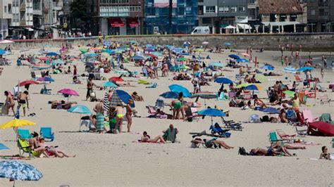 Las Altas Temperaturas Llenan Las Playas De La Ría De Pontevedra