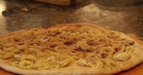 Bananas On Pizza Are A Thing and They Shouldn't Be