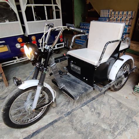 Handicapped Battery Tricycle Super Delux With Extra Headlight At Rs