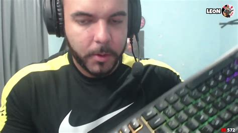 Renan Mostra Seu Teclado Cheio De Caspa Youtube