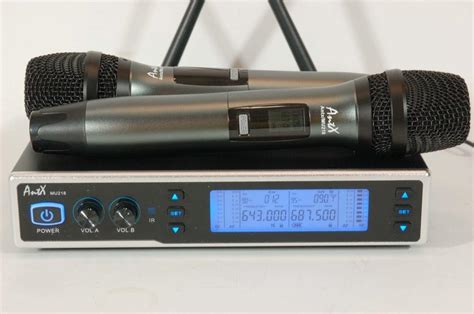 Двоен UHF микрофон MU218 CASE със сменяема честота