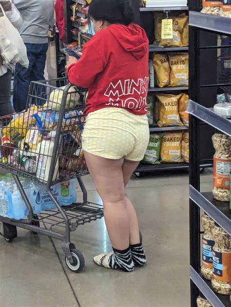 Latina Milf In Yellow Shorts Short Shorts Volleyball Forum