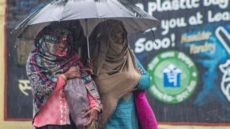 Weather Update কলকাতায় আরও বাড়ল তাপমাত্রা ৪ জেলায় বৃষ্টির পূর্বাভাস West Bengal Weather