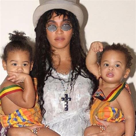 8 Of Beyoncés Cutest Matching Fashion Moments With Twins Rumi And Sir