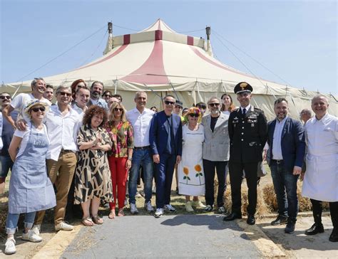 Rimini Tra Tradizione E Futuro Bottura Riapre Il Circo Dei Sapori Di