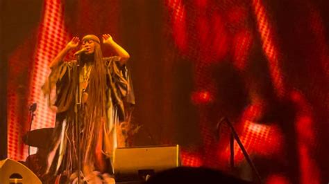 Erykah Badu Performs Orange Moon On Unfollow Me Tour In Chicago