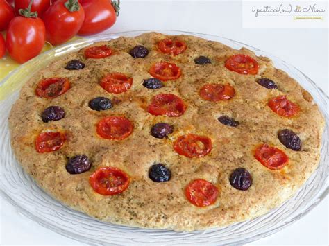 Focaccia Integrale Con Pomodorini E Olive