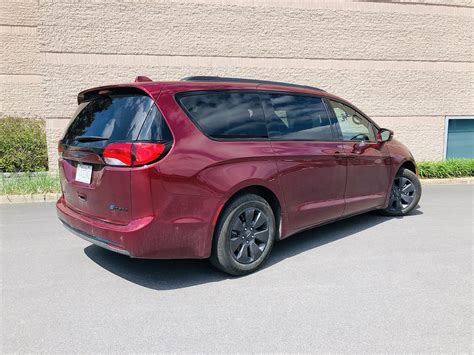 2019 Chrysler Pacifica Phev Review Too Little And Too Much Motor