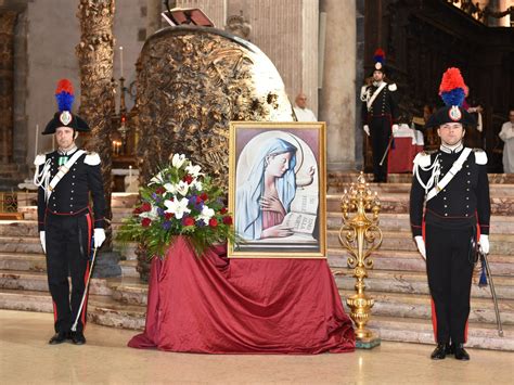 Celebrata Al Duomo Di Catania La Virgo Fidelis Patrona DellArma Dei