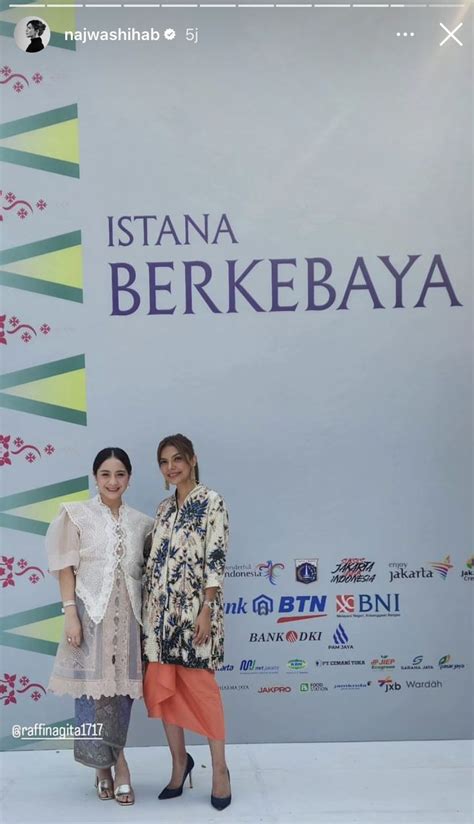 Potret Artis Hadiri Acara Istana Berkebaya