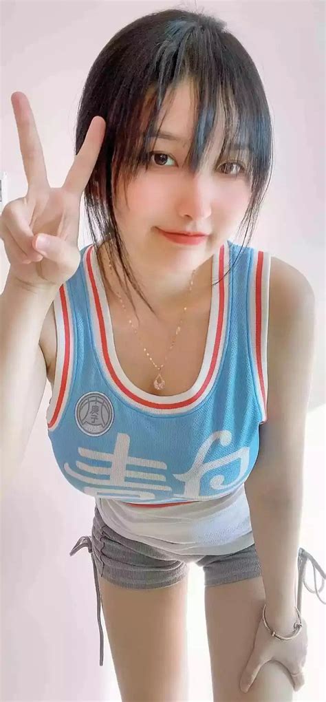 Lộ nhan sắc thật hot girl mạng Trung Quốc khiến CĐM mất lòng tin Báo Tri thức và Cuộc sống