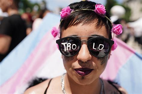 84 Fotos De La Marcha Del Orgullo Disfraces Celebración Y Los Reclamos De La Comunidad Lgbtiq