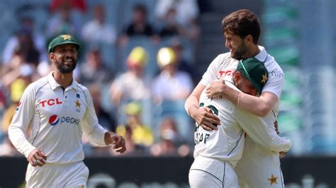 Aus Vs Pak Aussies Lose Wkts In St Session Of Day Bowled Out For