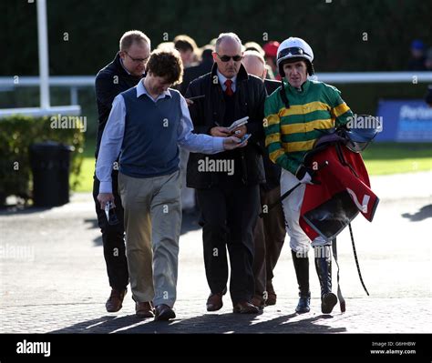 Horse Racing - Kempton Park Stock Photo - Alamy