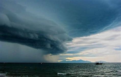 Tempestade Kurum No Es Previs O De Ventos De Km H E Ondas De