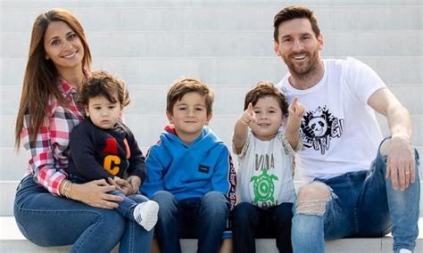 beautiful family   lionel messi  wife    sons