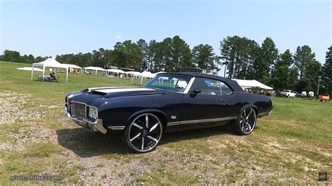 1972 Oldsmobile Cutlass Shines Clean In Midnight Blue Packs A Corvette Surprise Autoevolution