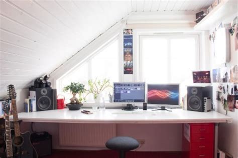 21 Cool Attic Home Office Design Ideas - Shelterness