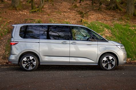 Volkswagen Multivan PHEV (2023) | Reviews | Complete Car