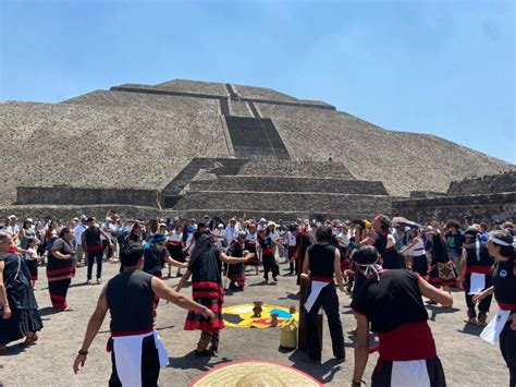 Asisten a Teotihuacán miles de personas a dar la bienvenida a la