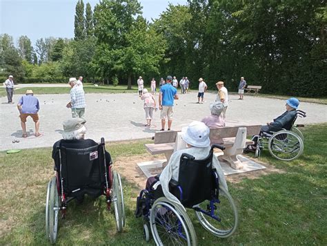 Les R Sidents De L Ehpad Albert Trott Profitent Des Plaisirs Estivaux