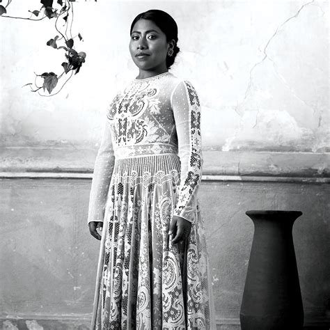 La historia detrás del vestido de Yalitza Aparicio en los Oscar Vogue