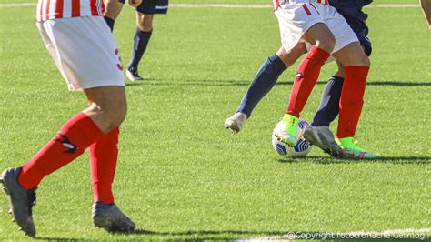 Calcio La Squadra Si Ritira Per Offese Razziste Ad Un Ragazzo Il