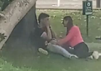 Mulher E Flagrada Fazendo Sexo Oral Em Praca Publica N O Conto