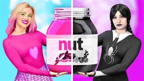 Tantangan Makanan Pink Vs Hitam Makan Makanan Satu Warna Dengan