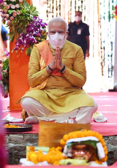 Pm Performs Bhoomi Pujan At Shree Ram Janmabhoomi Mandir