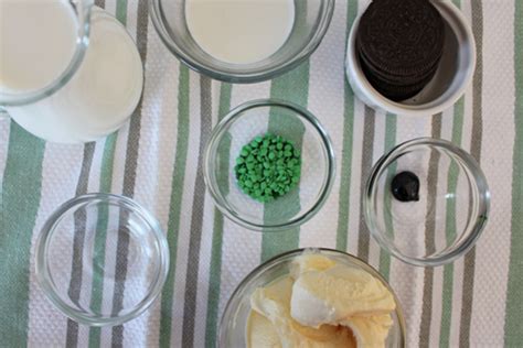 Copycat McDonald's Oreo Shamrock McFlurry Recipe - Parade