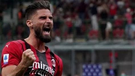 Foto Resmi Ac Milan Perpanjang Kontrak Giroud Hingga