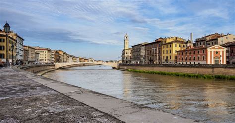 Il Maltempo Sferza L Italia Arno In Piena E Incidenti Stradali In Trentino