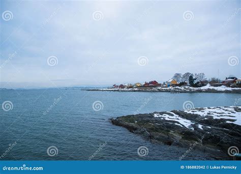 Con Vistas A La Costa De Las Islas Que Rodean La Noruega De Oslo