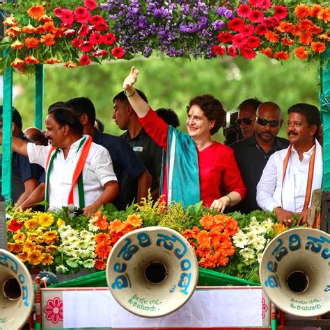 Hiriyur Congress General Secretary Priyanka Gandhi Holds A Roadshow